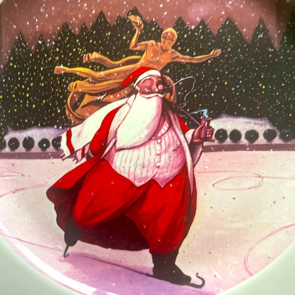 Plate 13.5” Diameter SAKS FIFTH AVENUE 1995 Christmas Santa Skating 880/3000